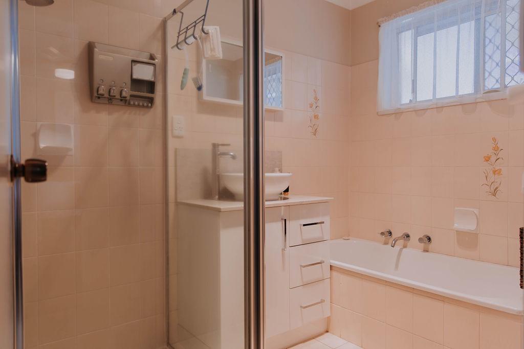Central Wagga Self Catering Apartment - thumb 11