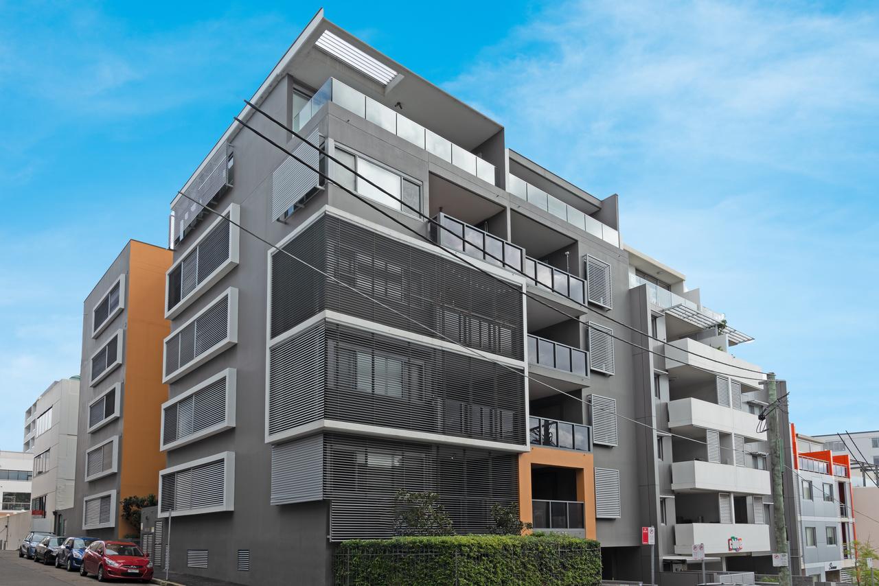 Large Light Luxe 3BDR 2BA Free Parking - Walk To Sydney Uni And RPA - Accommodation ACT 11