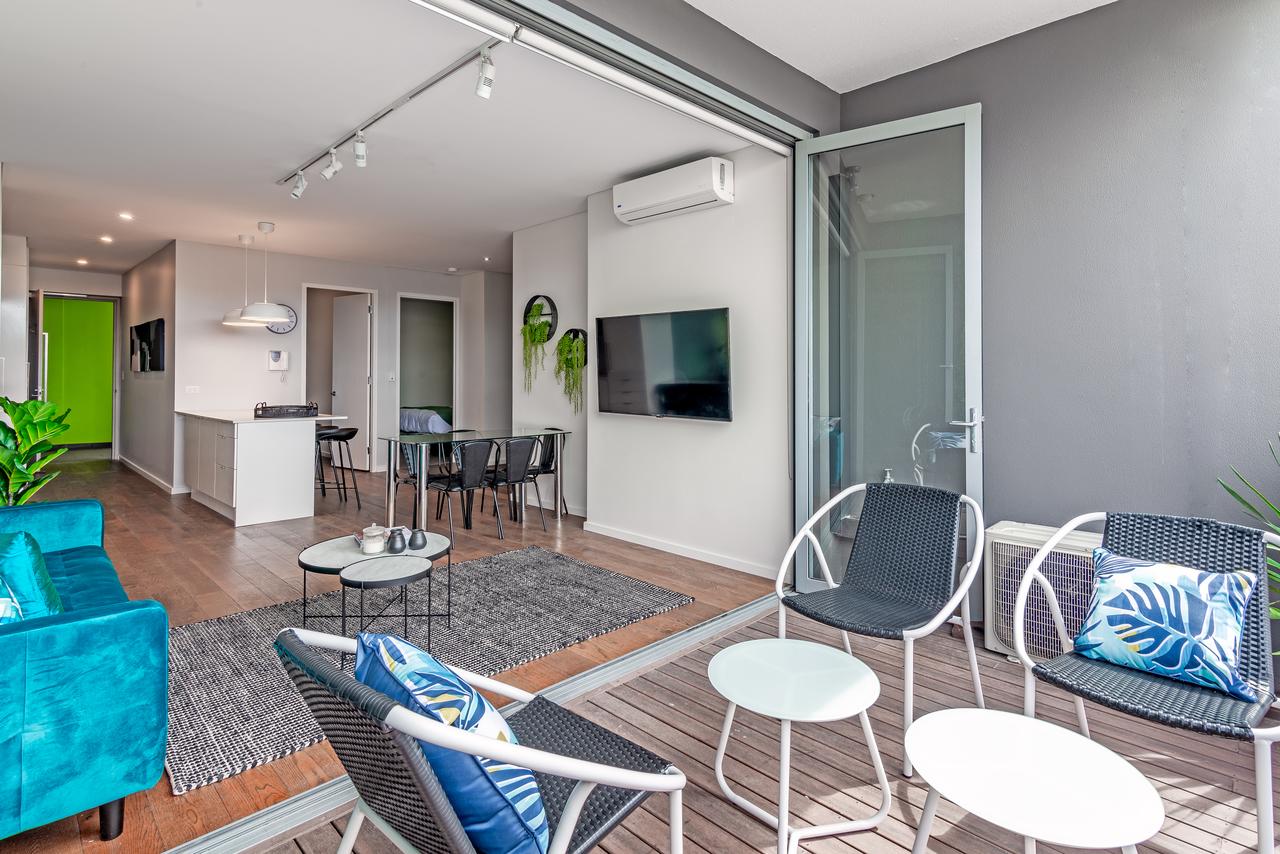 Large Light Luxe 3BDR 2BA Free Parking - Walk To Sydney Uni And RPA - Accommodation ACT 1