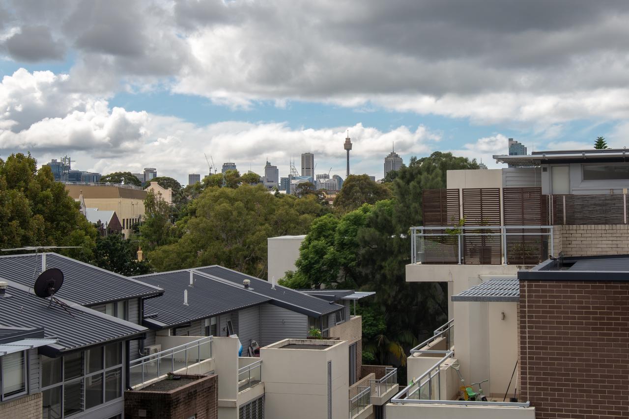 Large Light Luxe 3BDR 2BA Free Parking - Walk To Sydney Uni And RPA - thumb 2