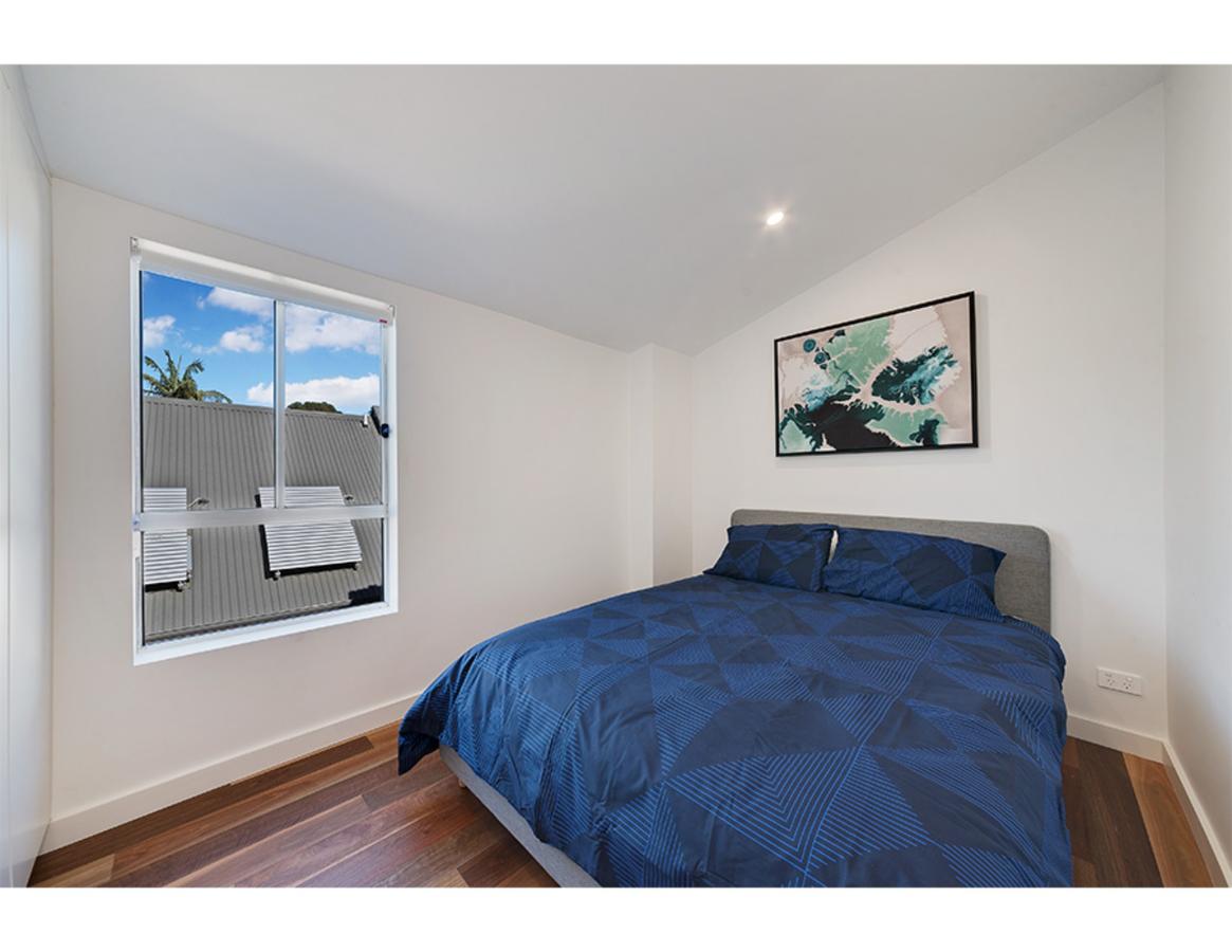 Walk To The City From This Renovated Heritage Gem - Redcliffe Tourism 5