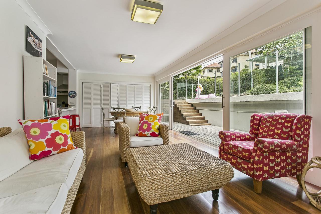 Summery spacious 4 bed home in Kurraba Point