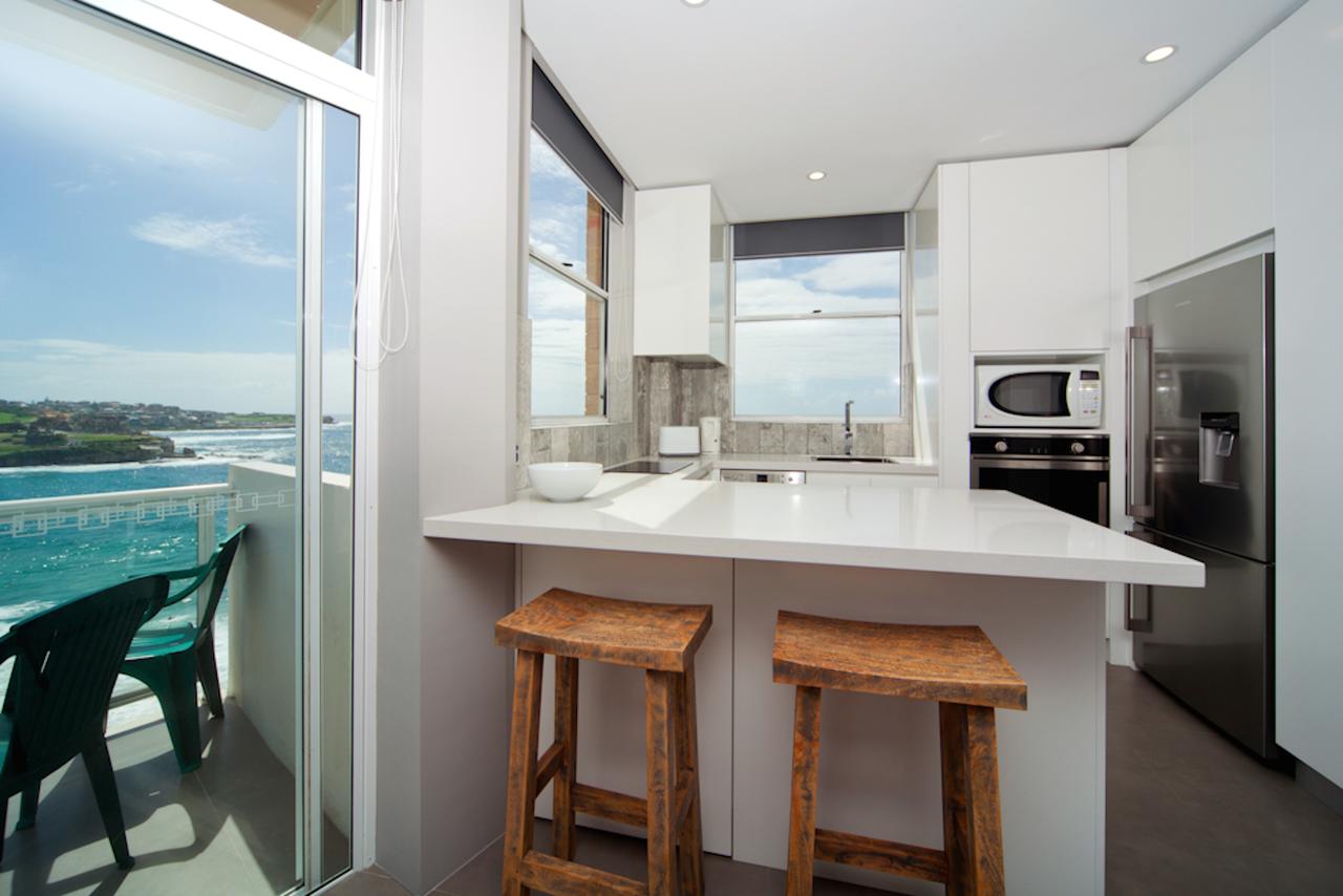 Gorgeous Coogee Views 2 Beds WT21 - Redcliffe Tourism 4