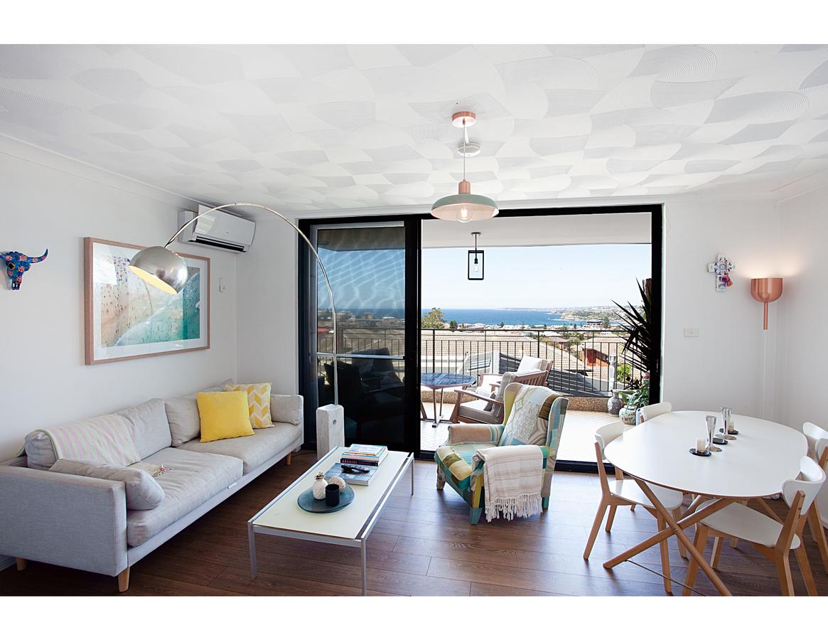 Ocean Views And Sea Breezes Over Bondi Beach - Accommodation ACT 0