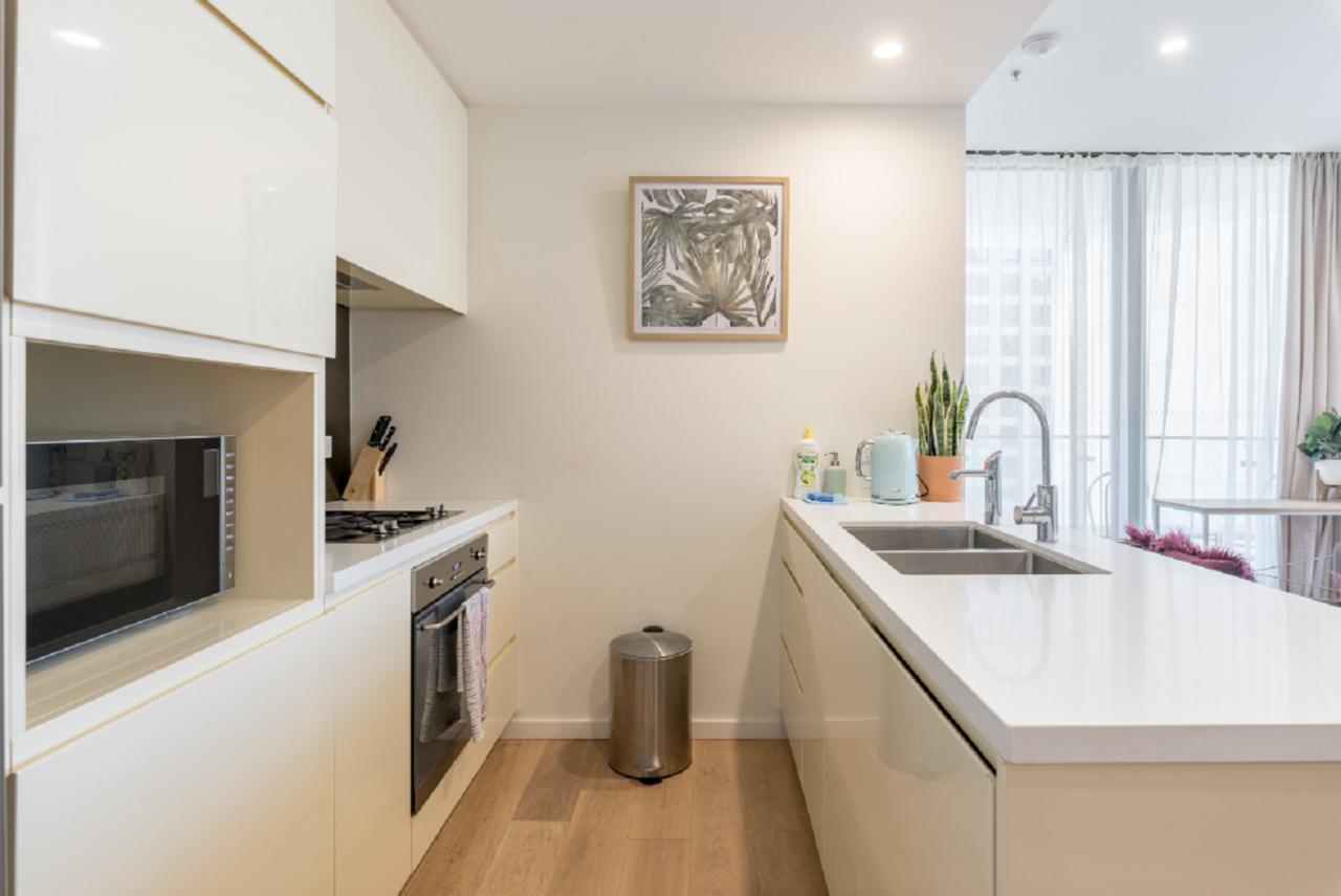 Sydney CBD Modern 2 Bedroom Apartment + Free Car Parking - Accommodation ACT 20