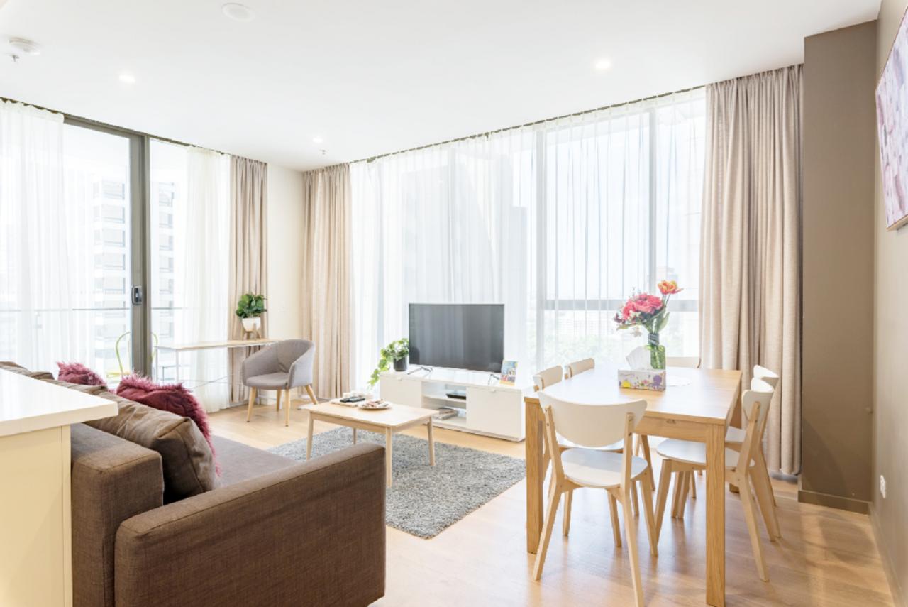 Sydney CBD Modern 2 Bedroom Apartment + Free Car Parking - thumb 0