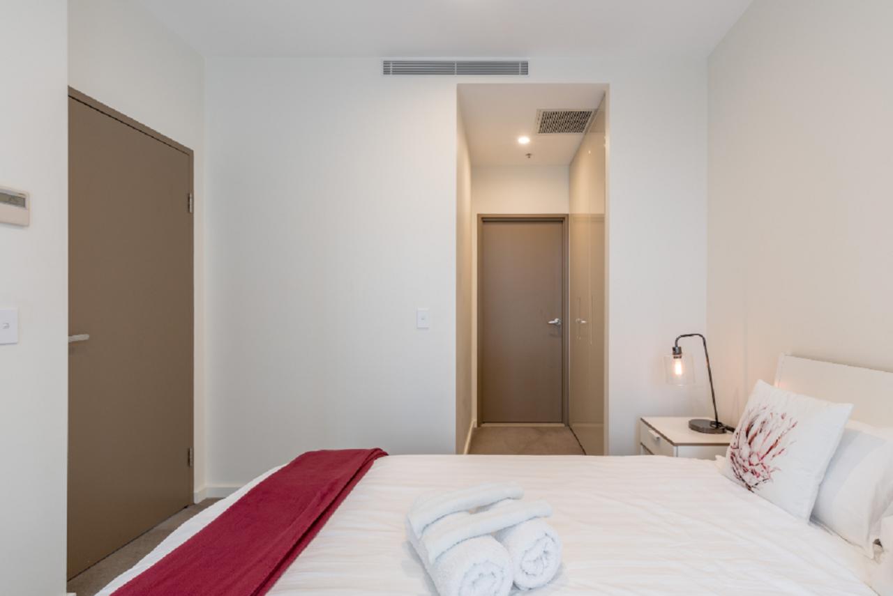 Sydney CBD Modern 2 Bedroom Apartment + Free Car Parking - Redcliffe Tourism 9