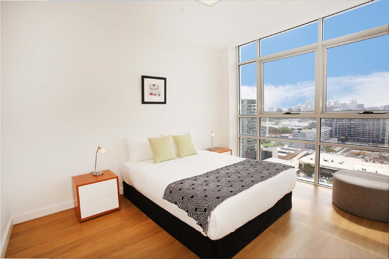 Gadigal Groove - Modern And Bright 3BR Executive Apartment In Zetland With Views - Accommodation Find 5