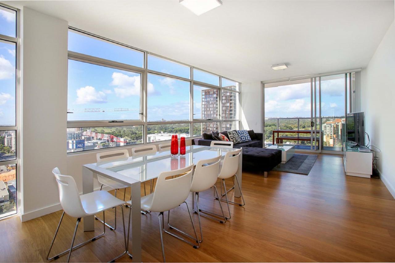 Gadigal Groove - Modern And Bright 3BR Executive Apartment In Zetland With Views - Accommodation Find 1