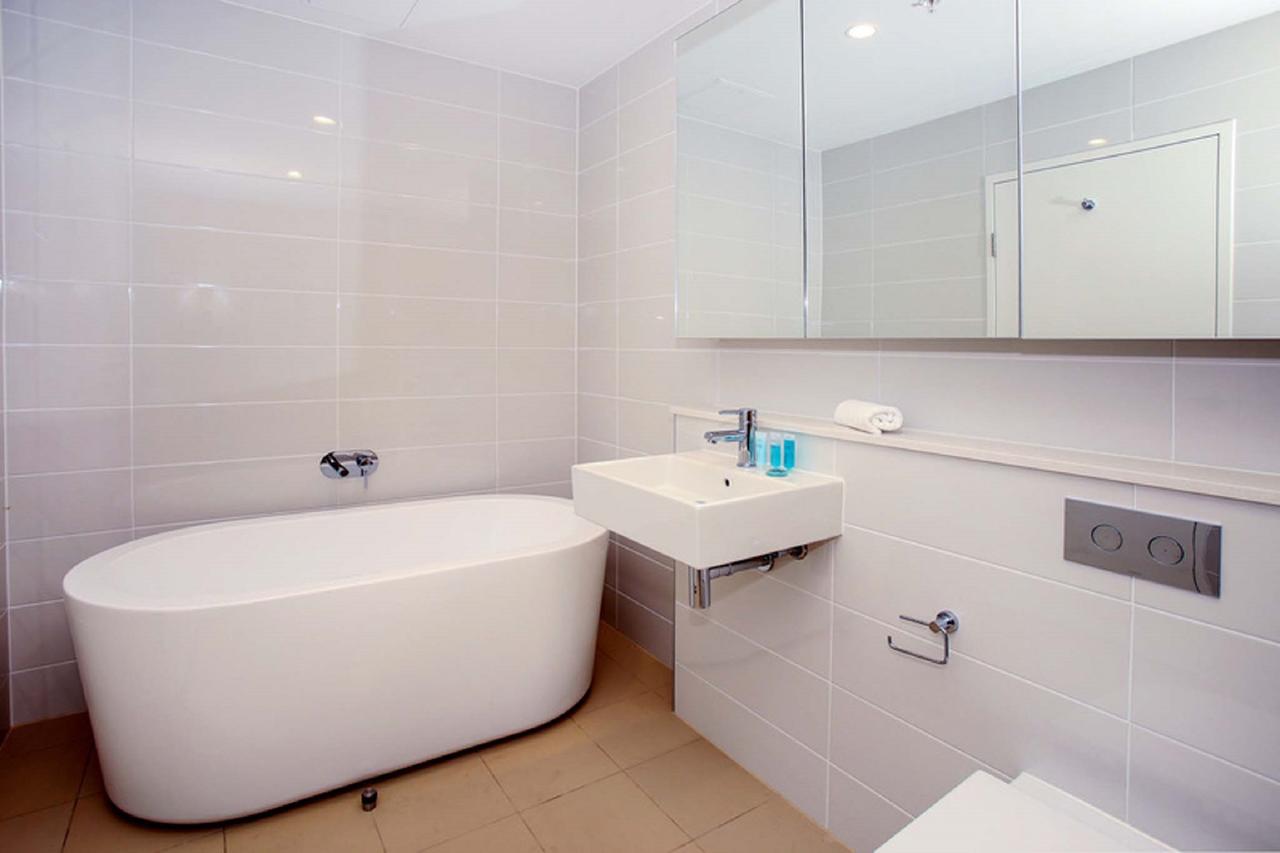 Gadigal Groove - Modern And Bright 3BR Executive Apartment In Zetland With Views - Accommodation ACT 8