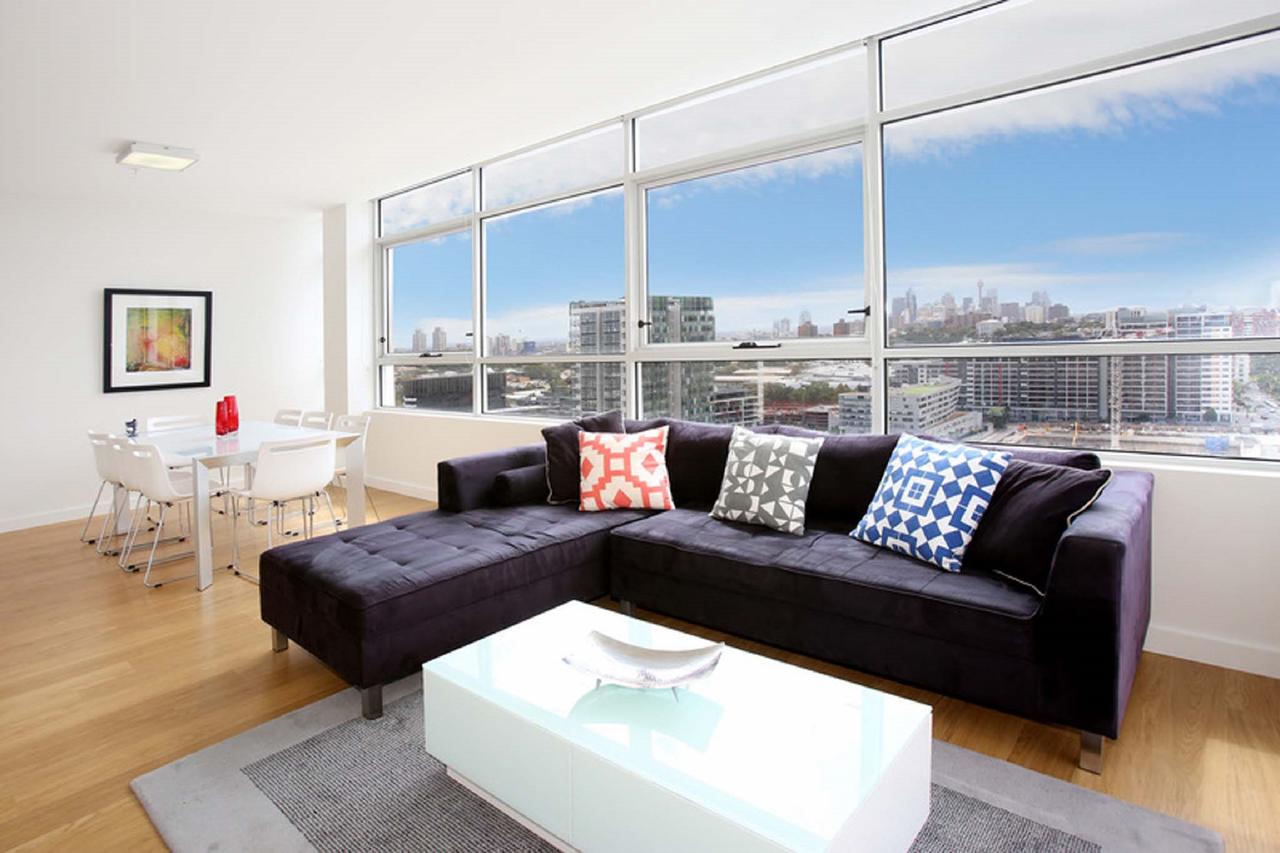 Gadigal Groove - Modern and Bright 3BR Executive Apartment in Zetland with Views - Accommodation Sydney