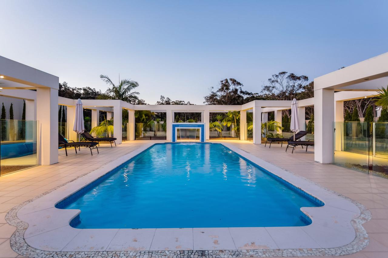 One Mile Mansion - Private Coastal Retreat FREE FAMILY ADVENTURE PASS - Tweed Heads Accommodation