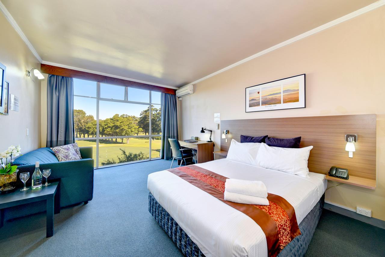 Red Star Hotel West Ryde - Accommodation Find 14