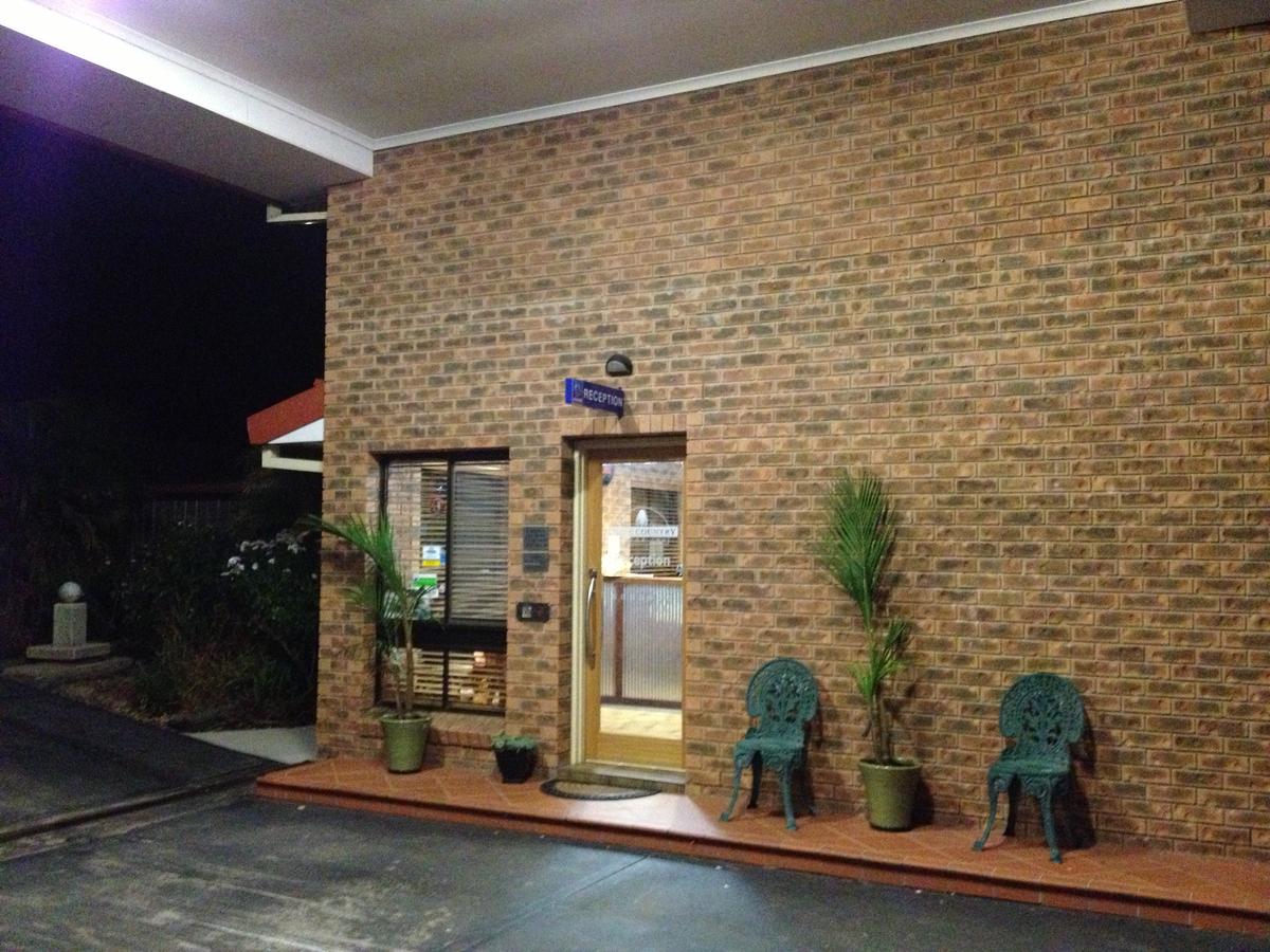 Hume Country Motor Inn - Accommodation Find 25
