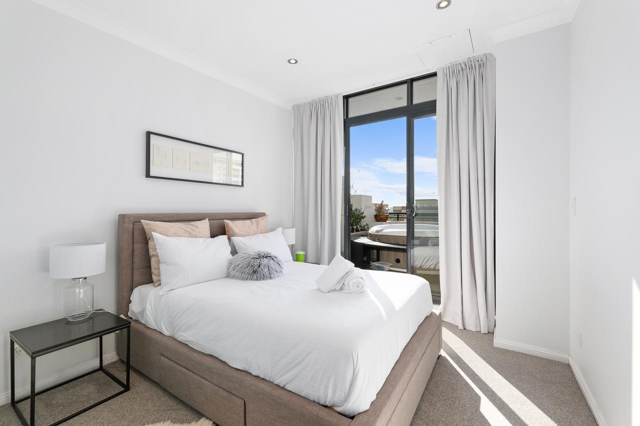 Darling Harbour Penthouse Views+Jacuzzi - Accommodation ACT 6