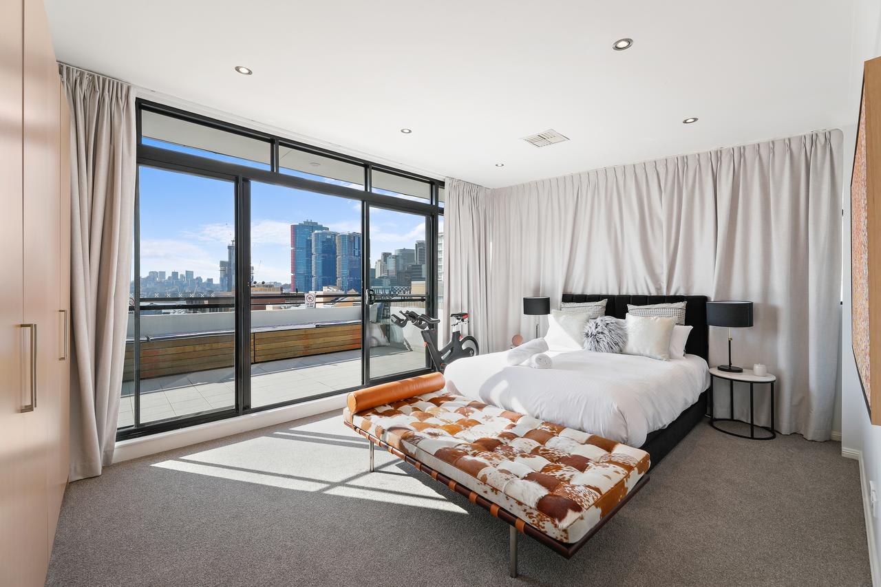Darling Harbour Penthouse ViewsJacuzzi - Accommodation BNB