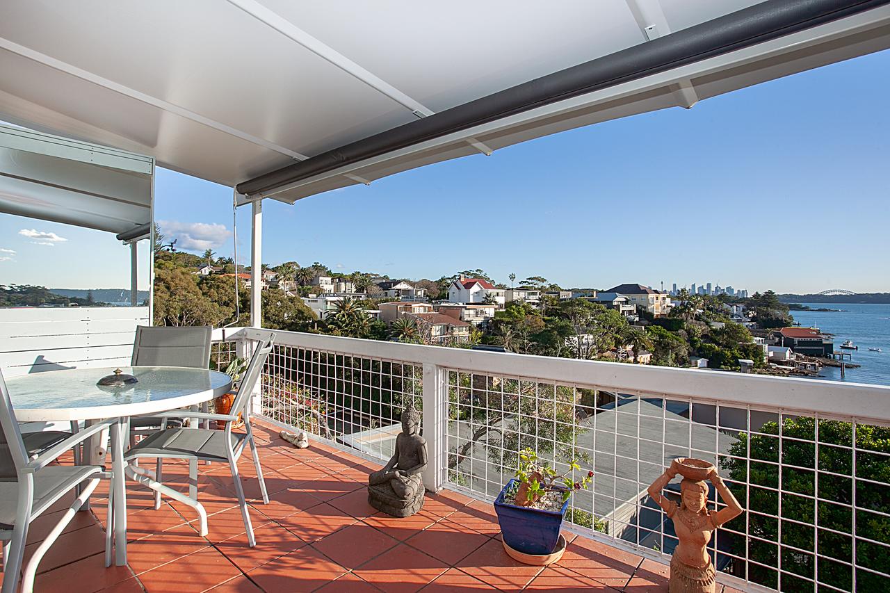 Art Deco Apartment With Breathtaking Water Views - Redcliffe Tourism 12