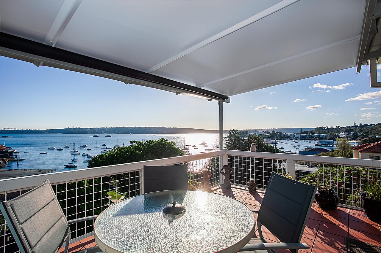 Art Deco Apartment With Breathtaking Water Views - Redcliffe Tourism 3