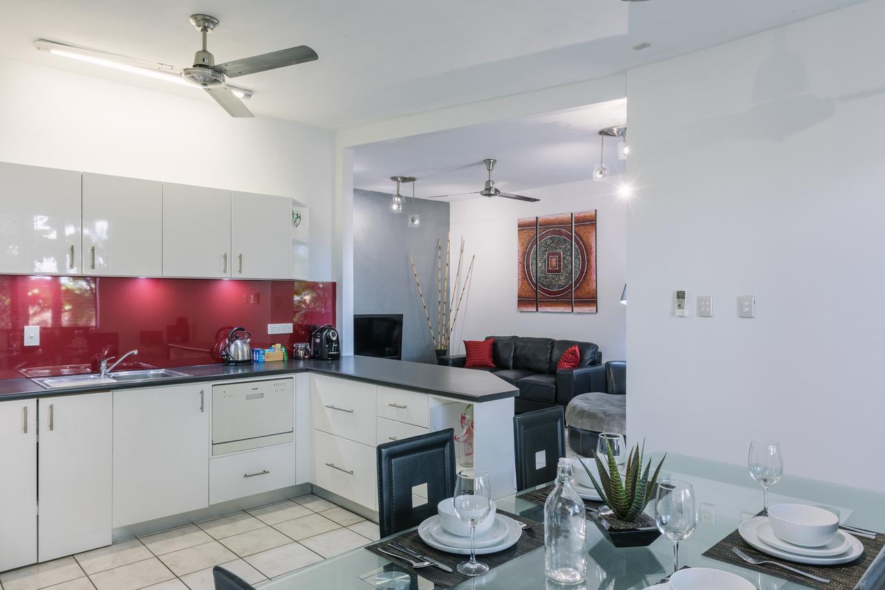 CitySide Apartment - 2 Bedroom with Private Courtyard - Accommodation BNB