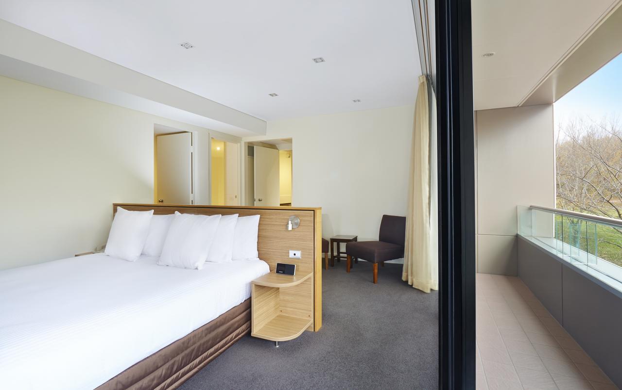 Crowne Plaza Canberra - Accommodation Guide 13