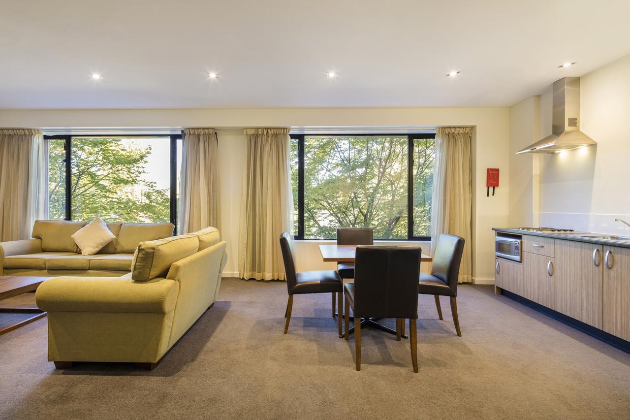 Crowne Plaza Canberra - Accommodation Find 35