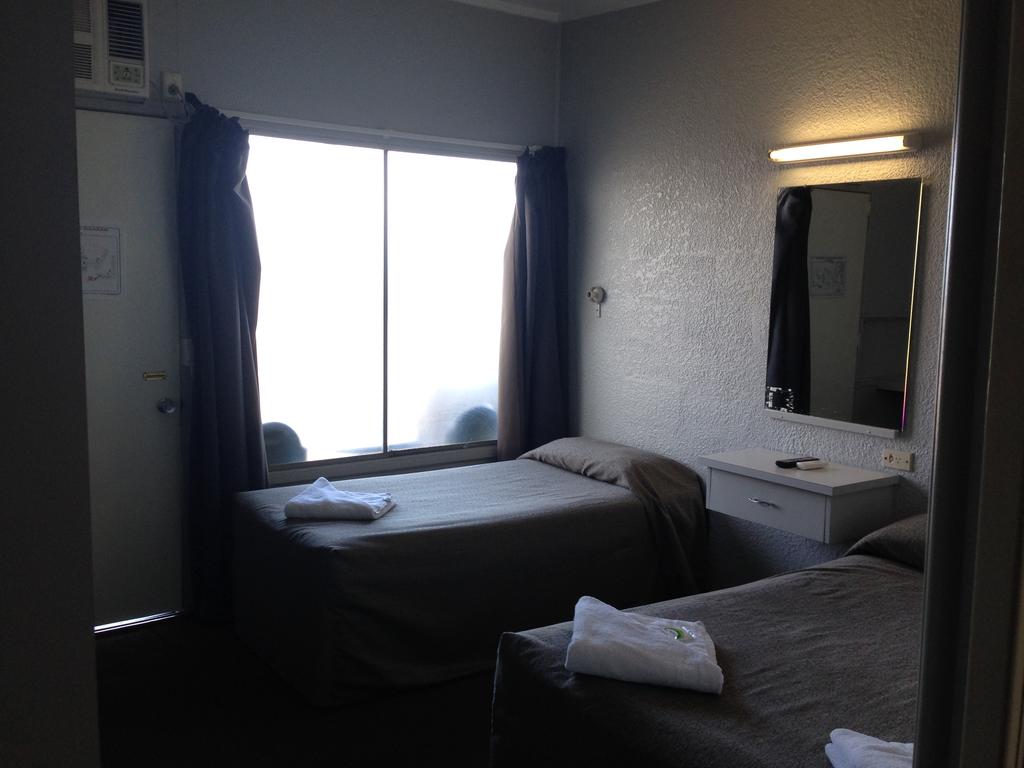 Boomerang Hotel - South Australia Travel