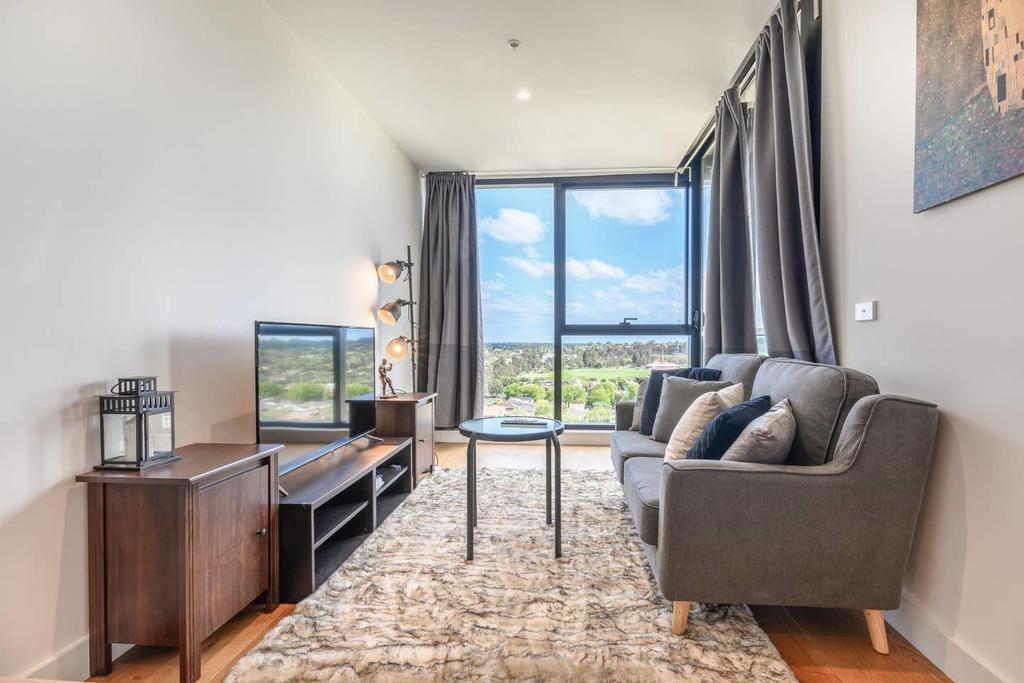 Box Hill 1 Bedroom Apartment With Ultimate View - thumb 0