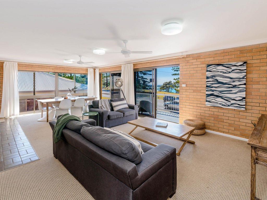 Burleigh - Great House, Room For The Boat- Across The Road From Beach - thumb 2