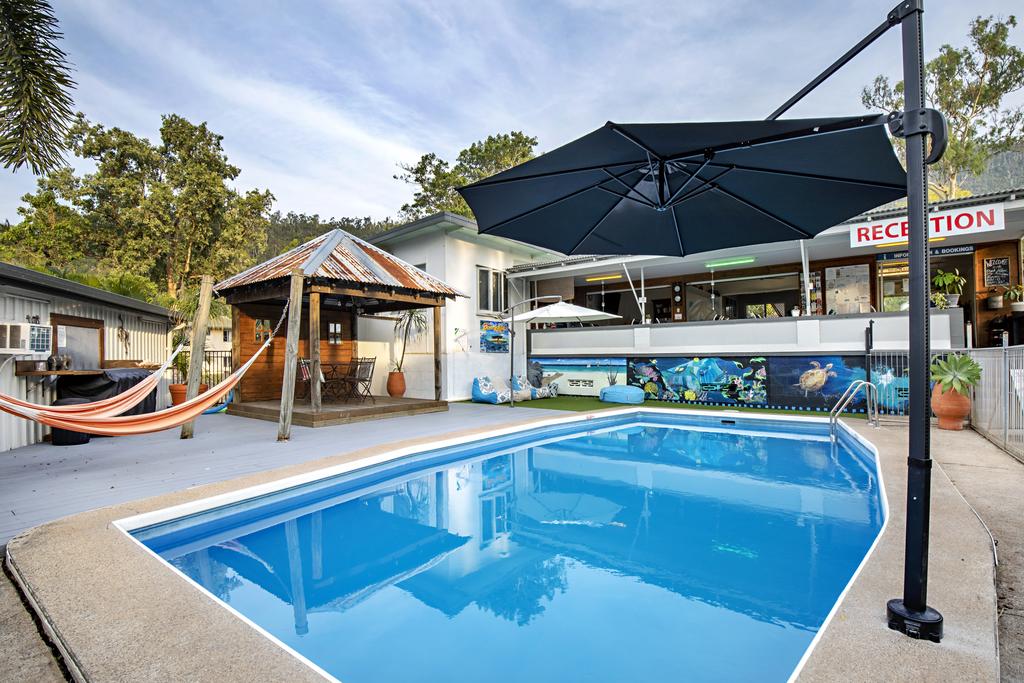 Bush Village Holiday Cabins - Accommodation Airlie Beach