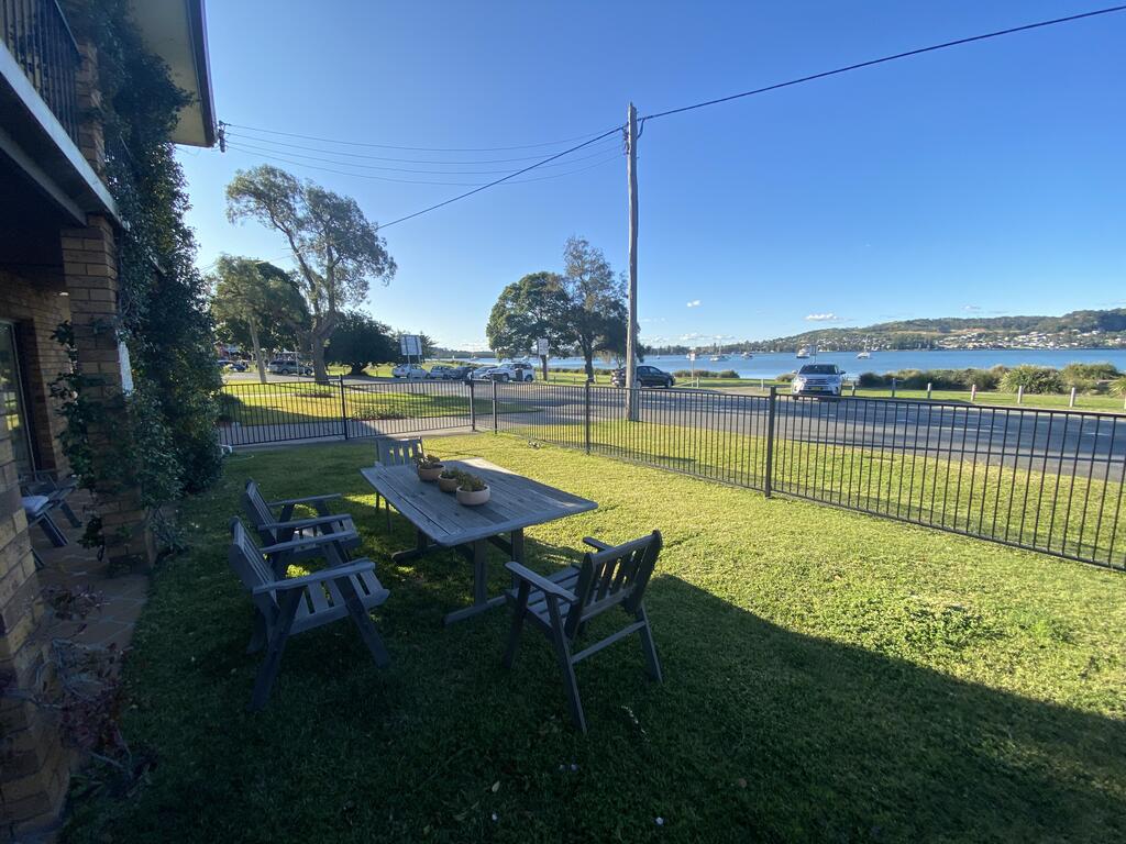 By the Lake - Lake Macquarie - Accommodation Airlie Beach