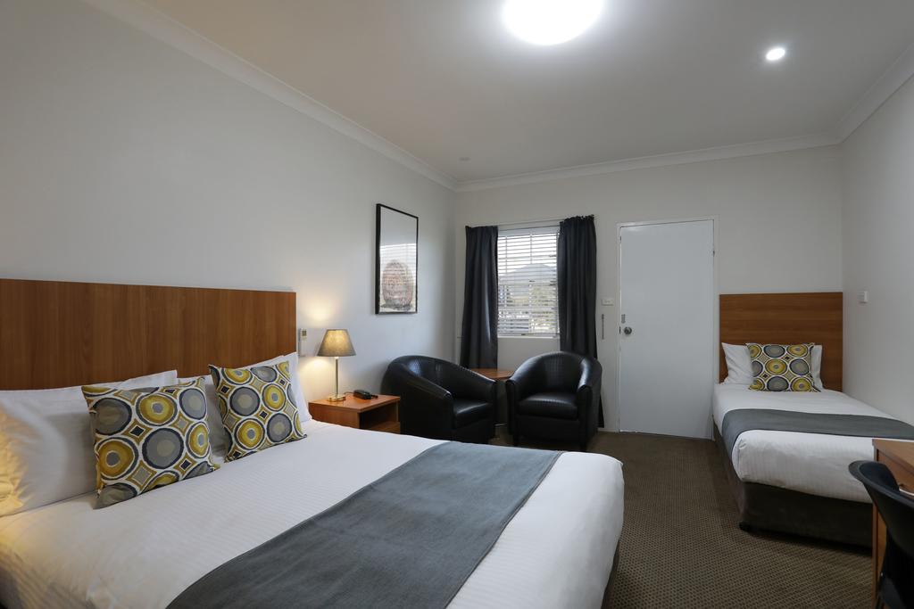 Cadman Motor Inn and Apartments - New South Wales Tourism 