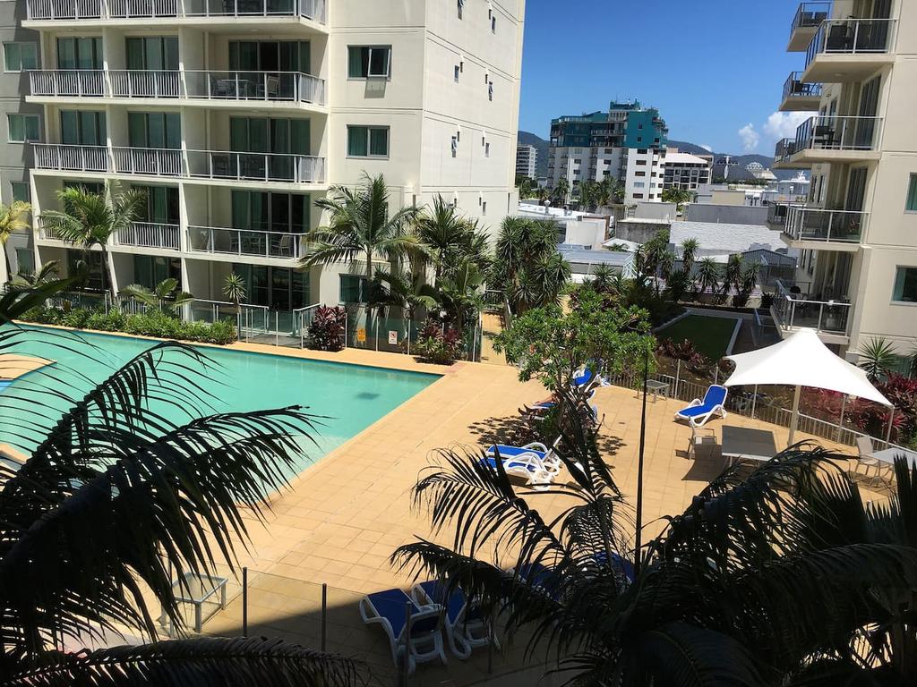 Cairns Esplanade 2 Bed 2 Bath Resort Hotel - thumb 3