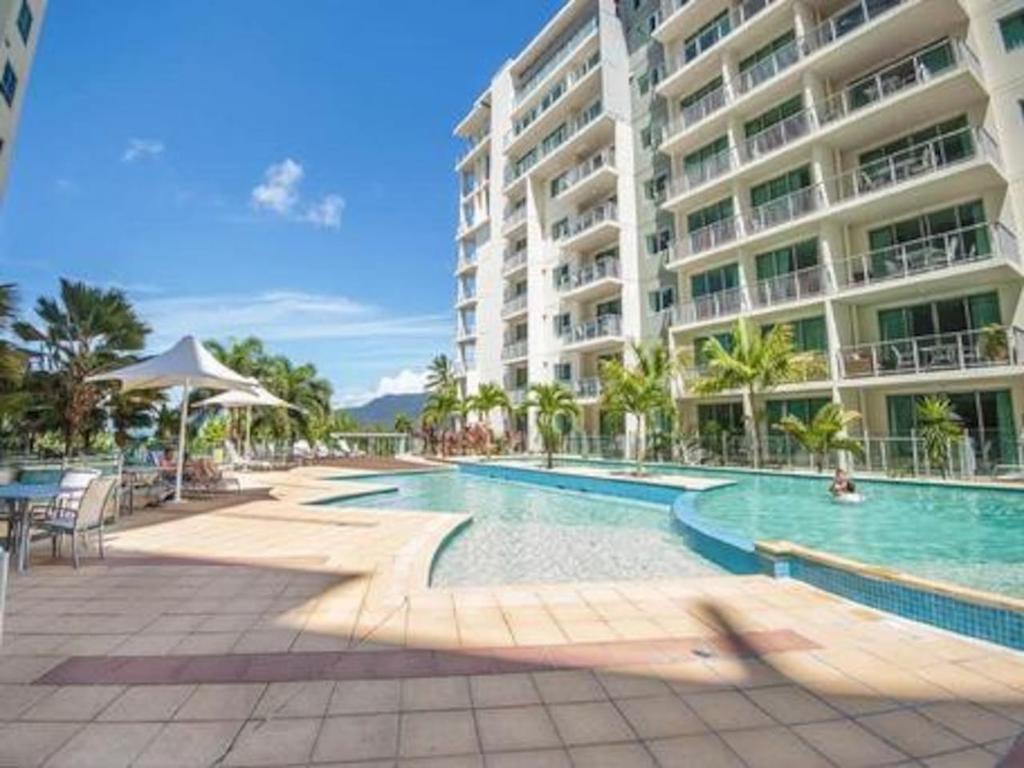 Cairns Esplanade 2 Bed 2 Bath Resort Hotel - thumb 0