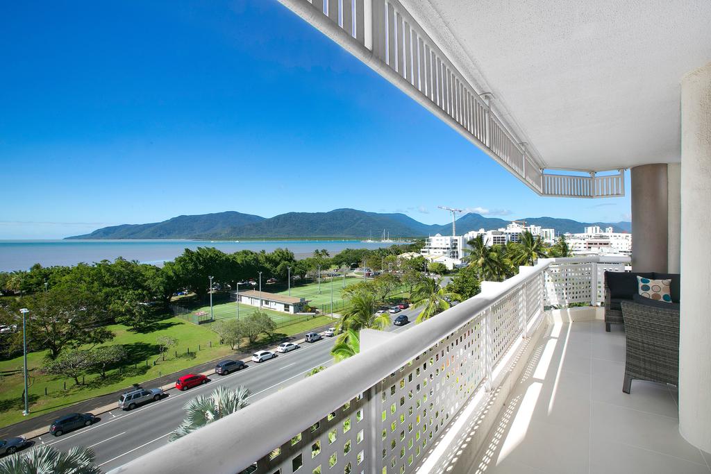 Cairns Luxury Seafront Apartment - Accommodation Cairns 2