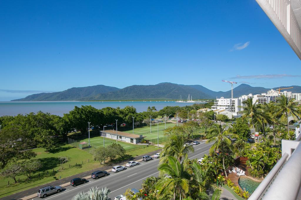 Cairns Luxury Seafront Apartment - Accommodation Cairns 1
