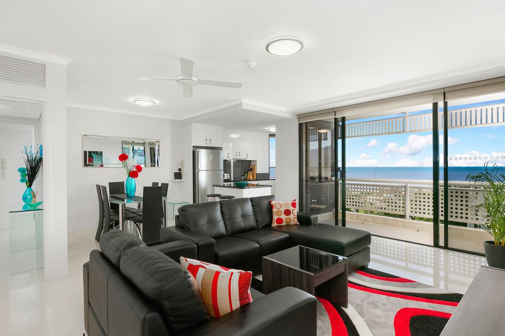 Cairns Luxury Seafront Apartment - Accommodation Cairns 0