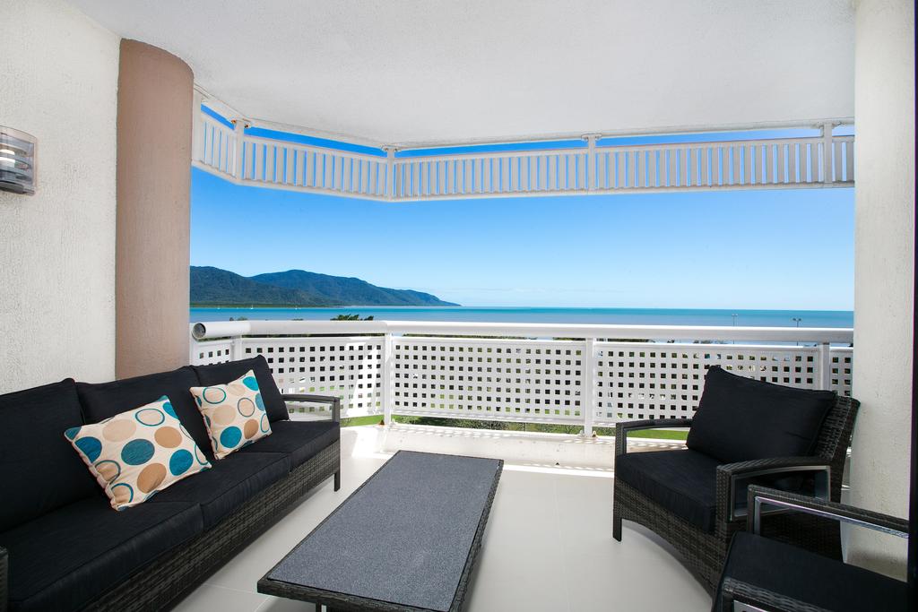 Cairns Luxury Waterfront Apartment - thumb 3
