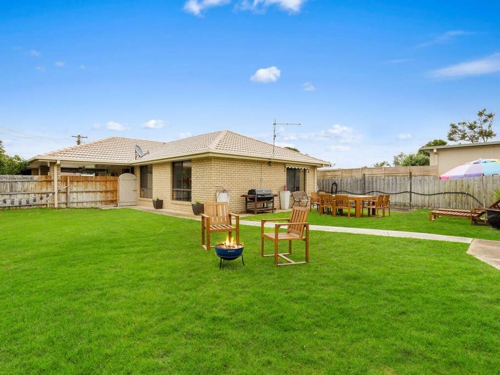 CAPEL Family Home large yard close to beach - New South Wales Tourism 