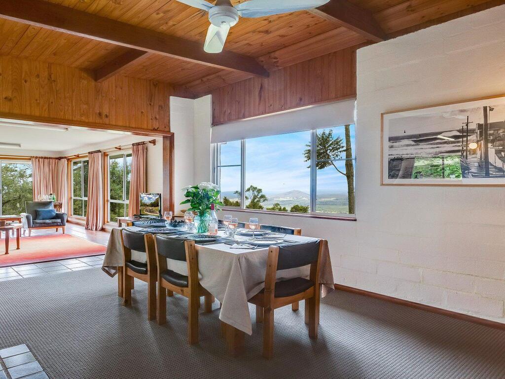 Captain's Lookout - Elevated Ocean Views, Rural Stay - thumb 1
