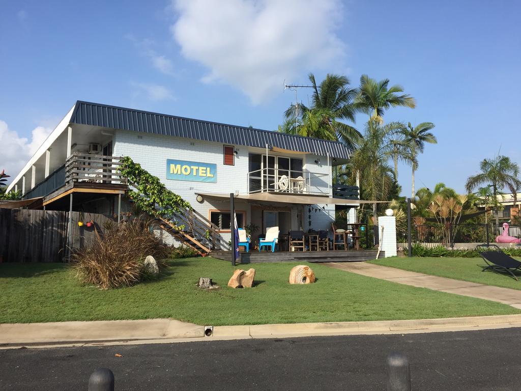 Cardwell Beachfront Motel - New South Wales Tourism 