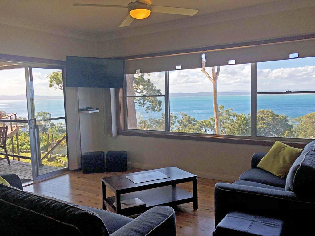 Catch Of The Day', 72 Government Road - Great House With Water Views - Accommodation Nelson Bay 2