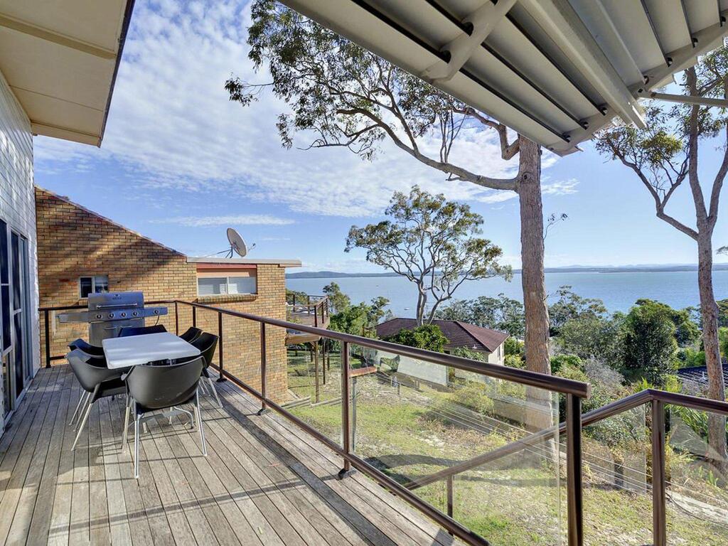 Catch Of The Day', 72 Government Road - Great House With Water Views - Accommodation Nelson Bay 1