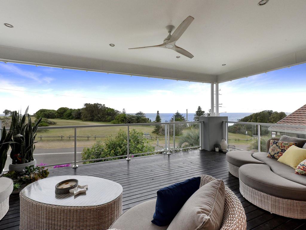 Caves Luxury Beachside Escape - literally across the road from Surf Club - New South Wales Tourism 