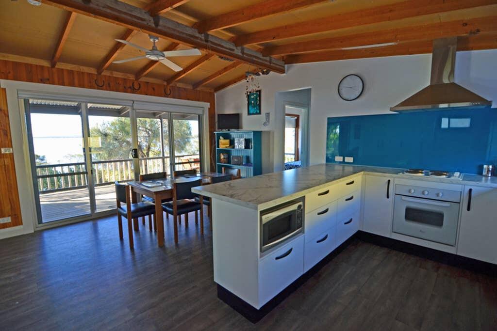 CDC-625 Beach House - Accommodation Adelaide