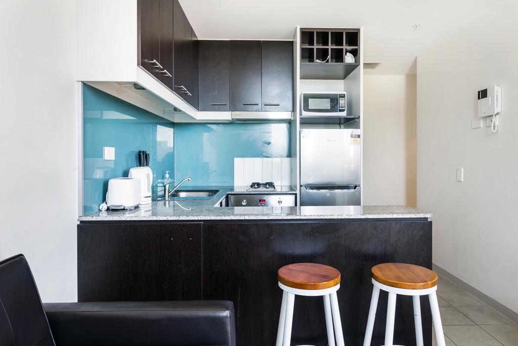 Central And Modern Apartment In Melbourne CBD - thumb 2