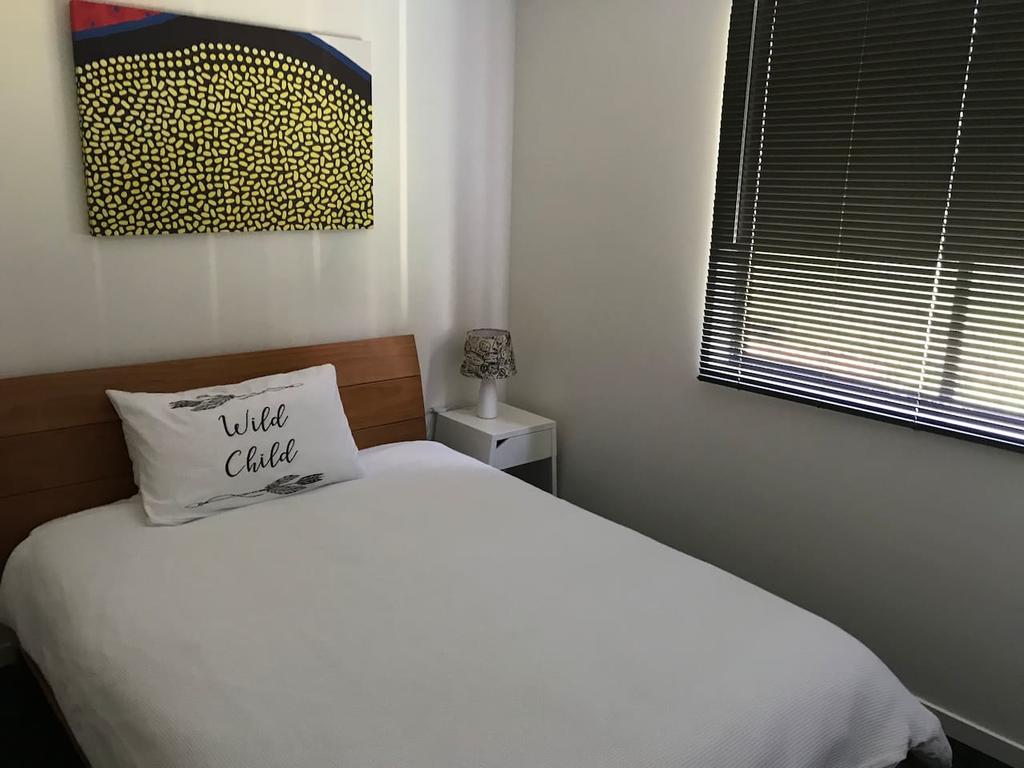 Central Gold Coast 3 Double Bedroom Apartment - thumb 1