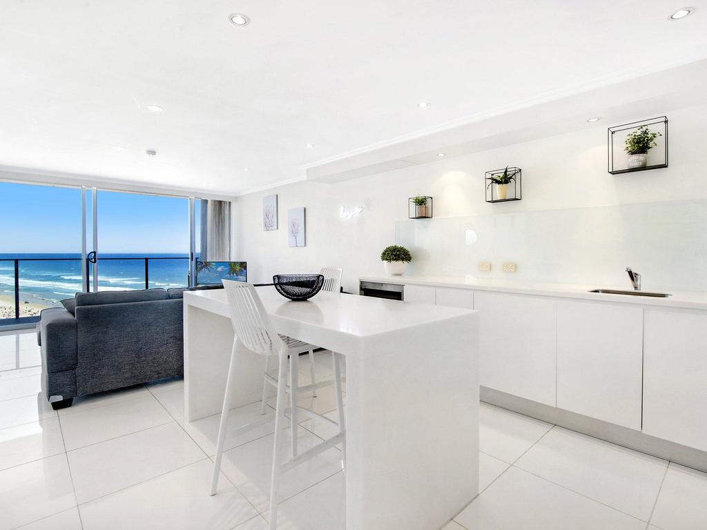 Central Surfers Paradise - Absolute Beachfront - thumb 3