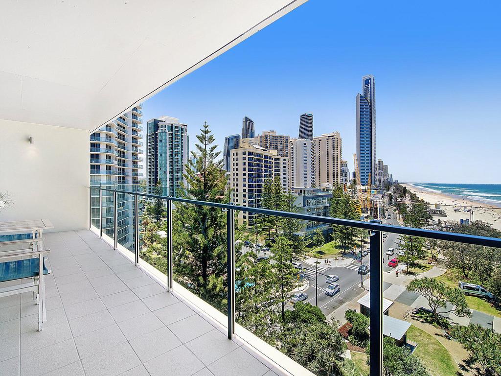 Central Surfers Paradise - Absolute Beachfront - Surfers Gold Coast 2