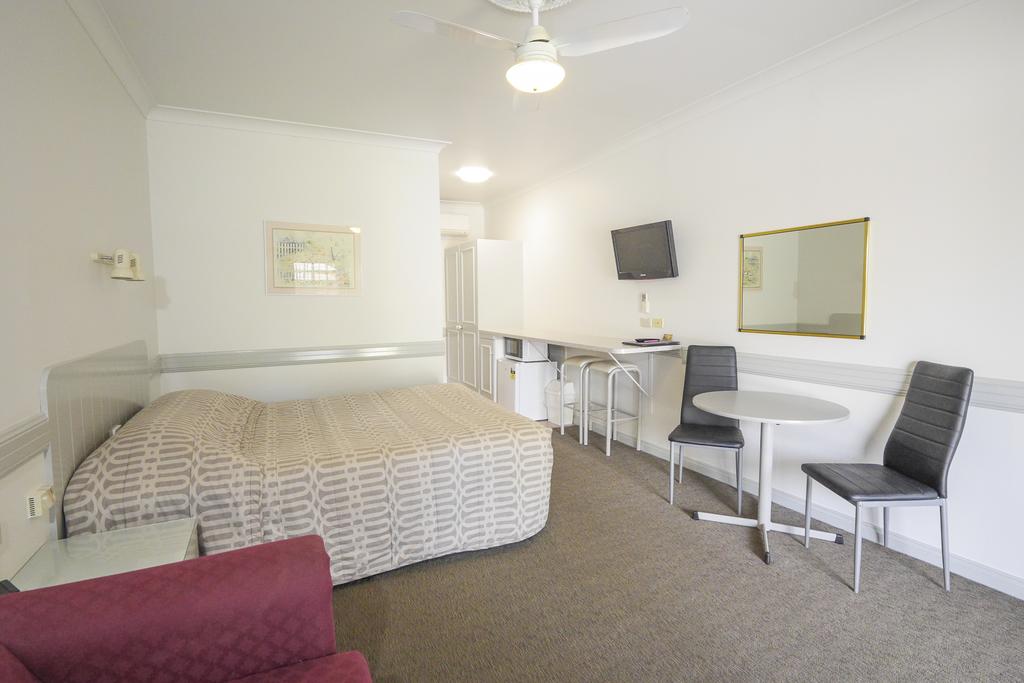 Centretown Motel - Accommodation Airlie Beach
