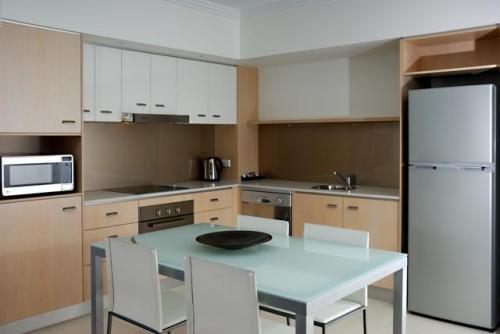 Chancellor Executive Apartments - Accommodation QLD 3